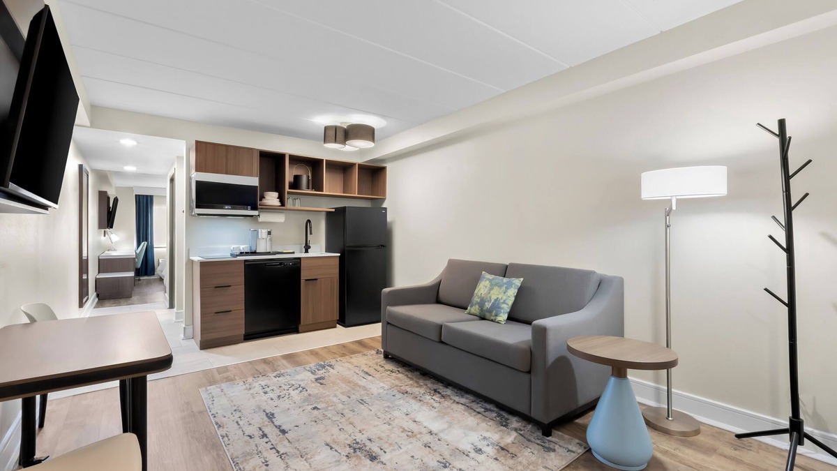 Tinton Falls Apartment | Boutique hotel offers modern amenities and upscale luxury suites with kitchens.