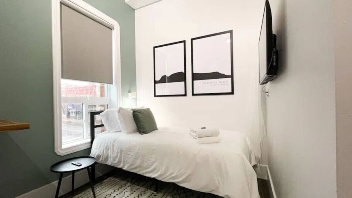 Thunder Bay Apartment | Boutique Hotel - Suite #8 Single