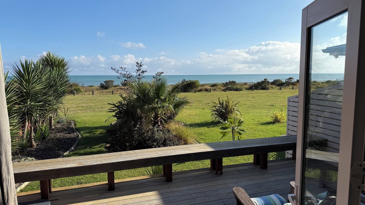 Waiotahi Apartment | Boutique oceanfront accommodation