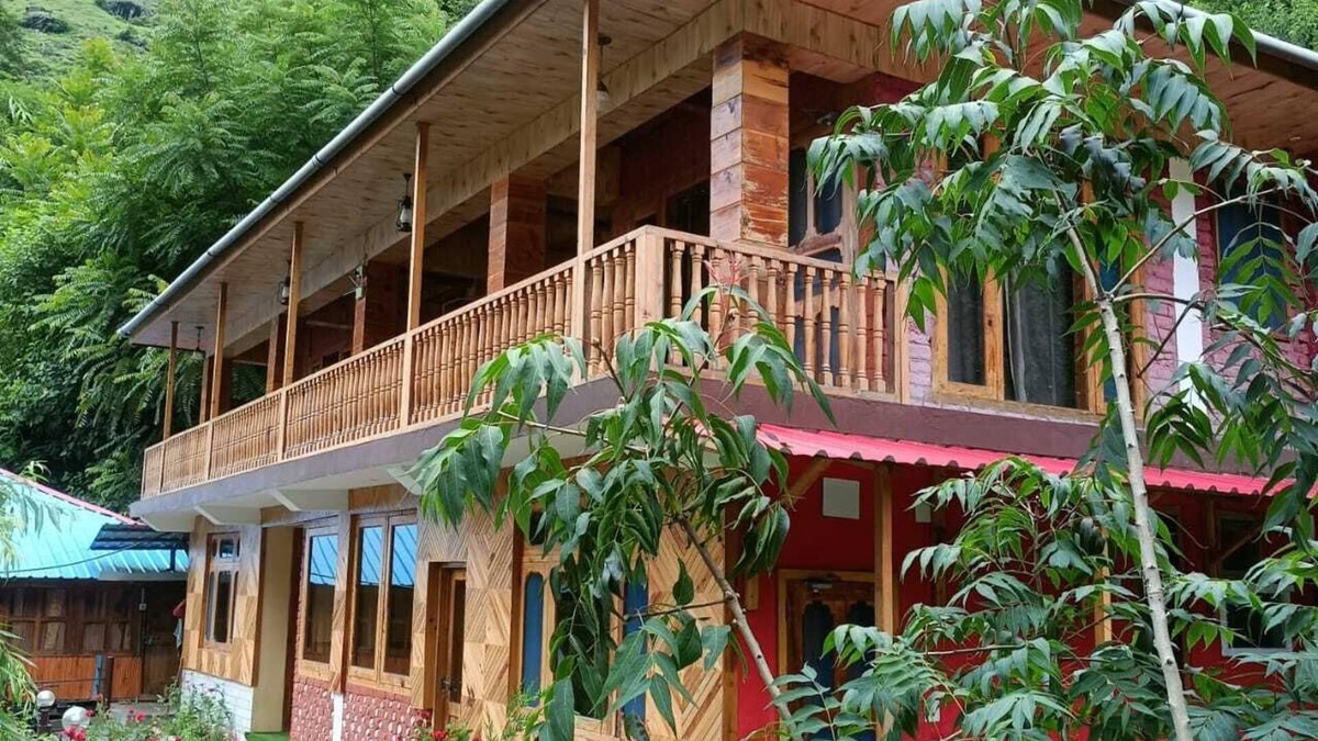 Banjar House | Boutique Riverside homestay Pet Friendly