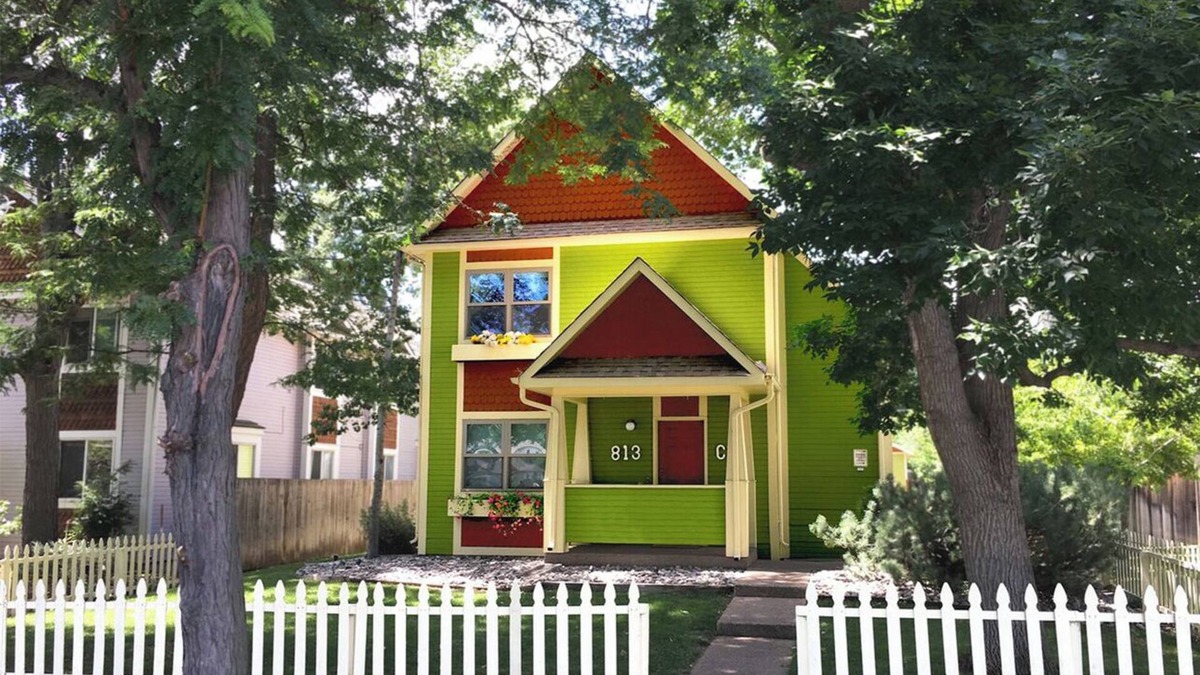 University Park Apartment | Boutique Studio Apartment Hotel across from CSU in Old Town Fort Collins! Like it's namesake, Studio FoCo (short for Fort Collins) is the perfect blend of special-occasion luxury and at-home comfort. Large windows overlook the tree-lined street of th