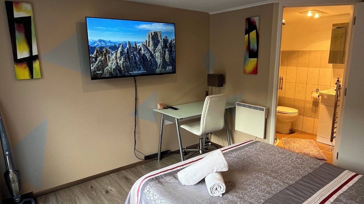 Massey Apartment | Boutique Studio - Private Safe & Cozy