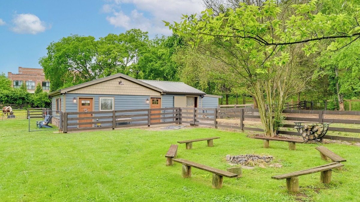 Franklin Apartment | Boutique-Style Barn Stay 4 Mi to Franklin Main St