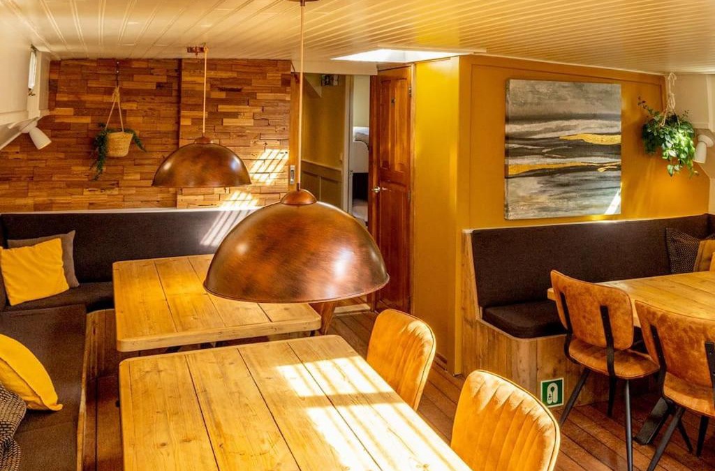 Monnickendam Boat Rental | Boutique style ship 10 double cabins
