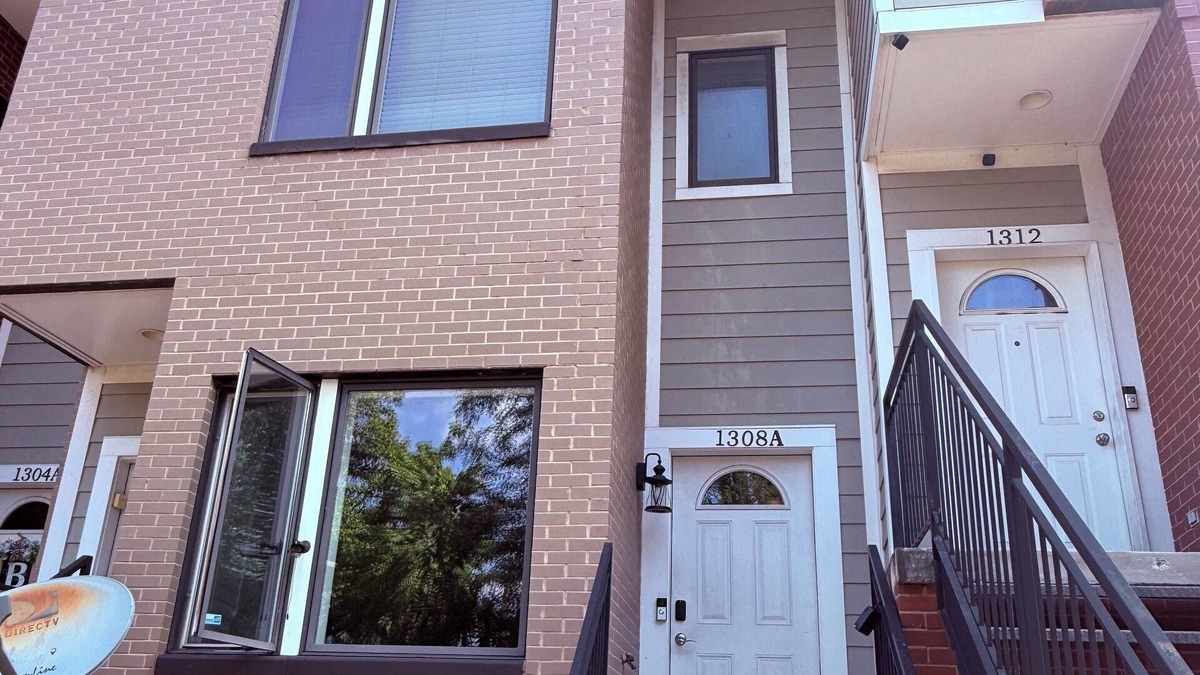 Anacostia House | Boutique Style Townhome - Rooftop w/Breathtaking Washington DC Skyline Views