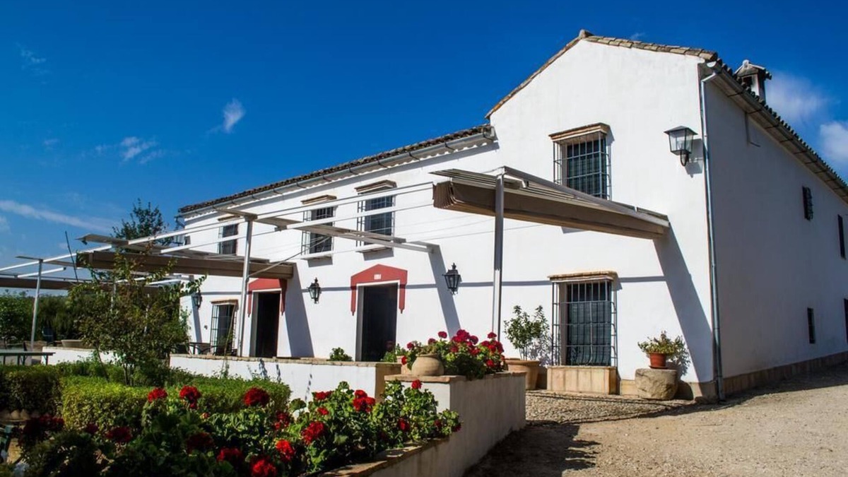 Montilla Cottage | Boutique winery with private pool, BBQ and Wifi Ideal for family relaxation.