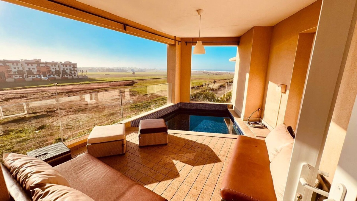 Cherrat Apartment | Bouznika Escape: Vue Océan, Bassin Privé, Plage, Surf, Piscine, Randonnée & Vélo