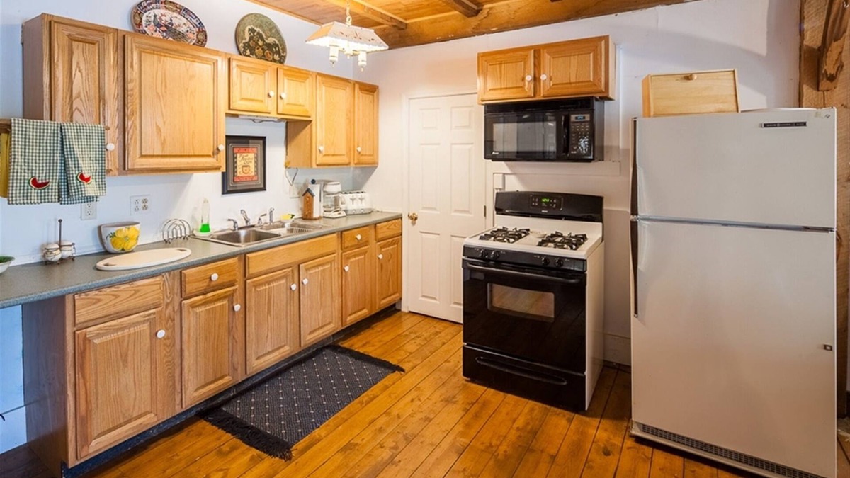 Naples Cottage | Bove Cottage 2-limit 6 2 Bedroom Cottage by RedAwning