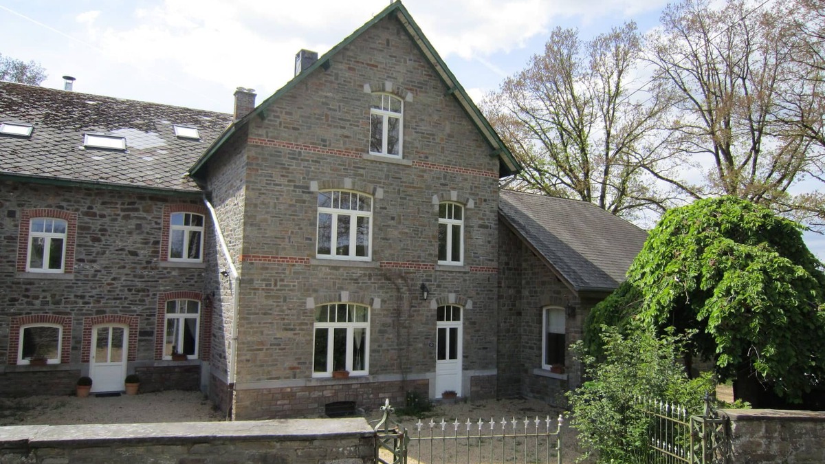 Commanster House | Bovigny holiday home with cinema
