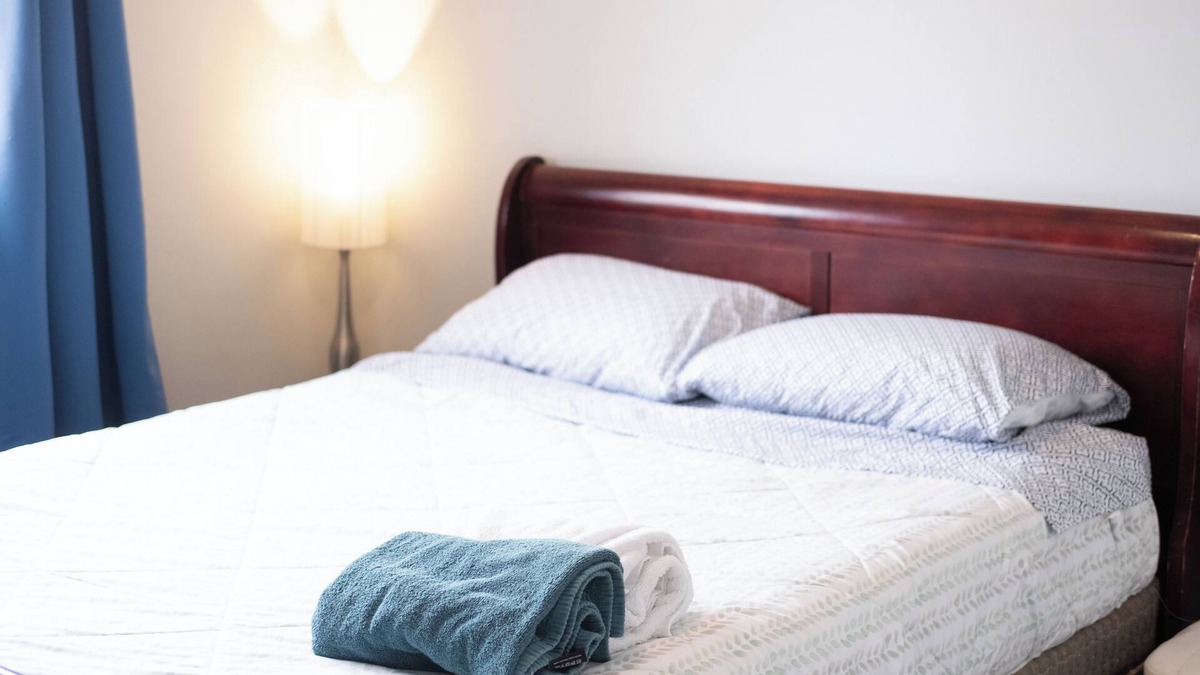 Sunnyside House | Bow River Retreat:Single Room w/Shared Amenities