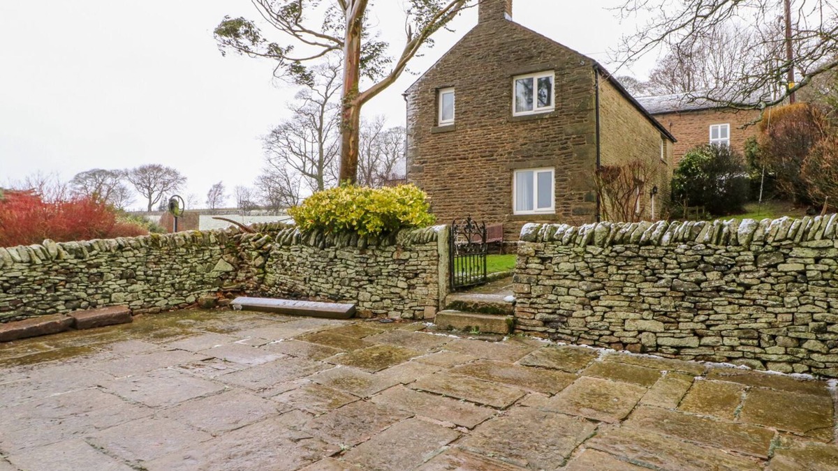 Chapel en le Frith Cottage | BOWDEN HEAD FARMHOUSE COTTAGE, pet friendly in Chapel-En-Le-Frith