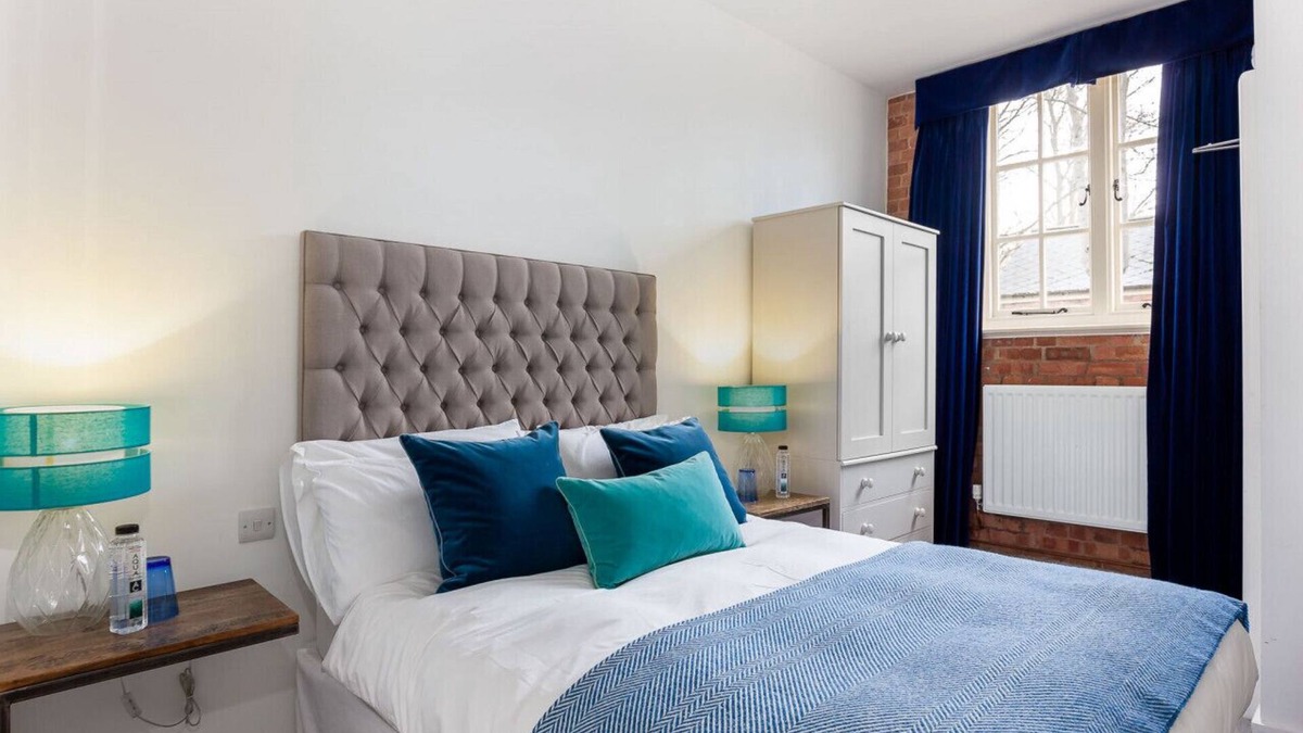 Bicester Apartment | Bowen-Buscarlet (Large suite) at Bicester Heritage