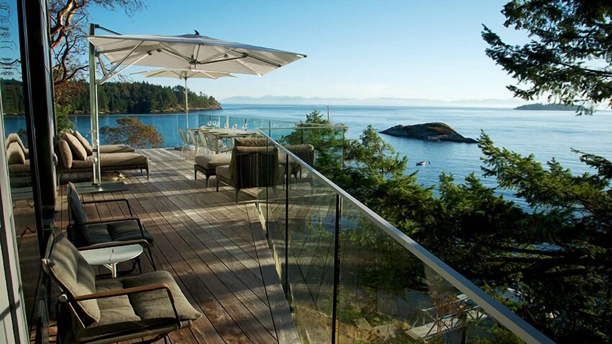 Bowen Island House | Bowen Island Boutique Beach House with Private Beach & Mooring