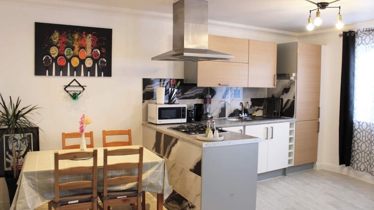 Dagenham Apartment | Bowery Apartment - 2 Bedrooms 1st Floor
