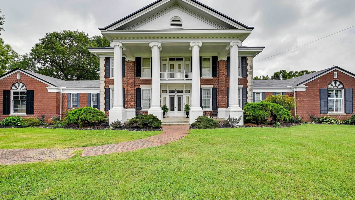 Oakland House | Bowling Green House w/Shared Pool!
