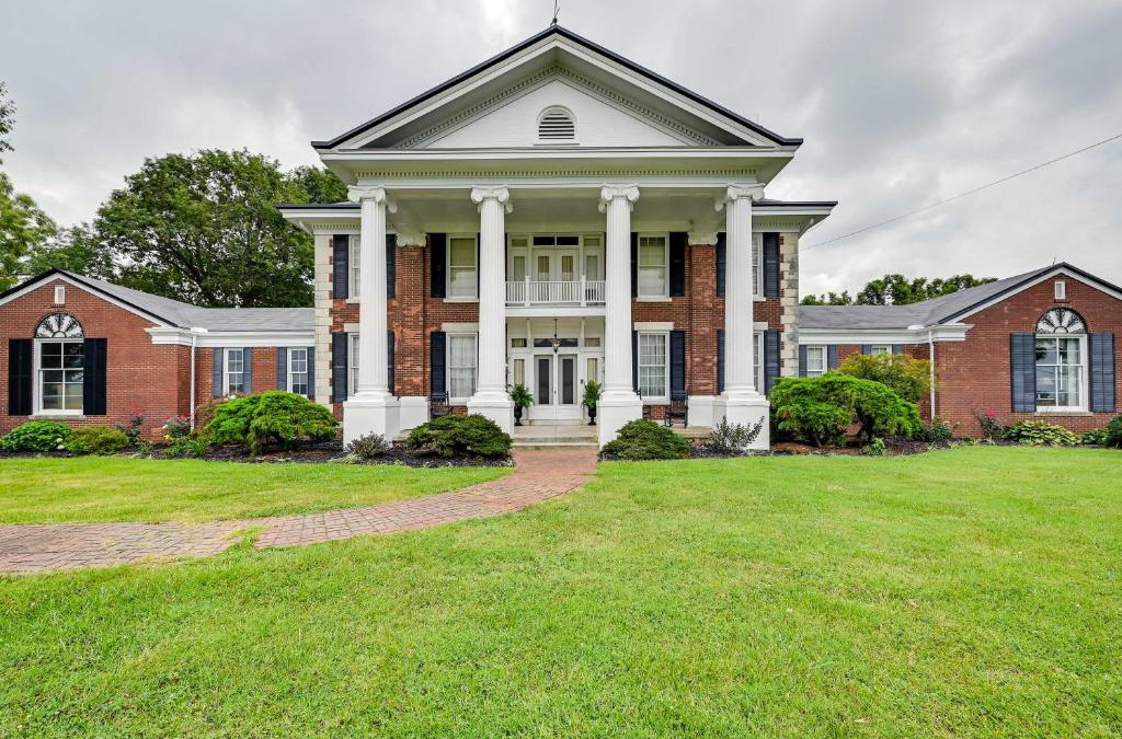 Oakland House | Bowling Green House with Shared Pool!
