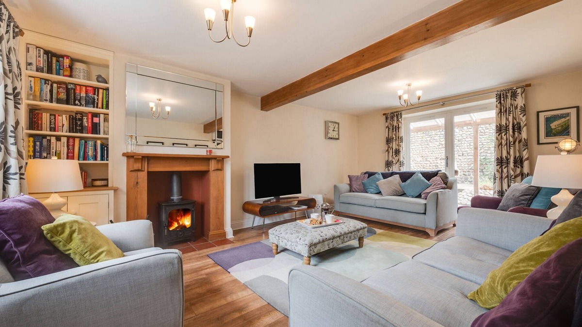Bodham House | Box House - Three Bedroom House, Sleeps 6