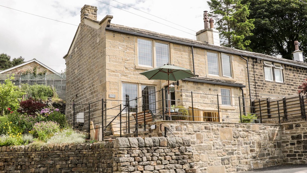 Oxenhope Cottage | BOX TREE COTTAGE, pet friendly, character holiday cottage in Oxenhope