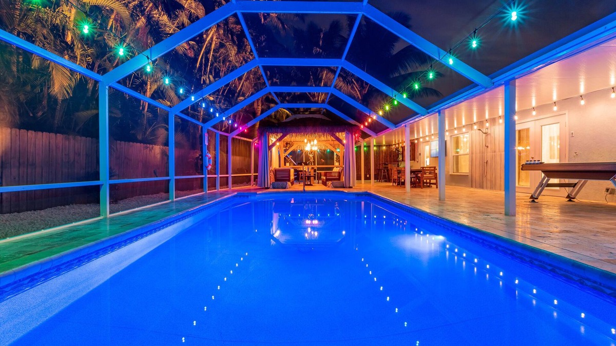 Boynton Beach House | Boynton Beach Renovated House in Safest Area with Screened Pool & EV charger