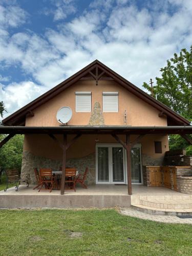 Balatonoszod House | Bozsó Villa