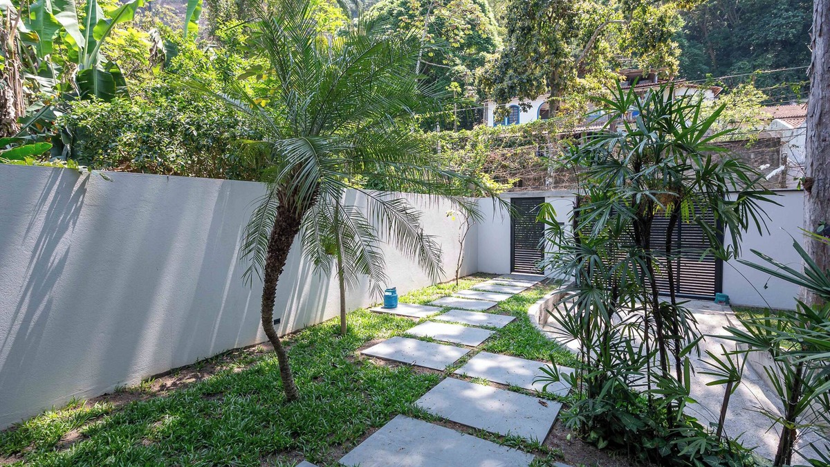 Barra da Tijuca Apartment | House-style apartment in Largo da Barra