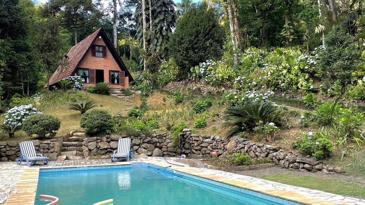 Timbo Ski Chalet | Chalé com Piscina no Alto da Montanha a Poucos Minutos de Pomerode