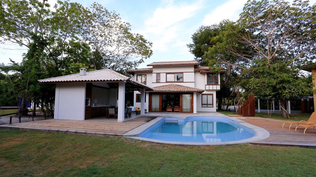 Sauipe House | Luxury home with pool and large green outdoor area in Costa do Sauipe