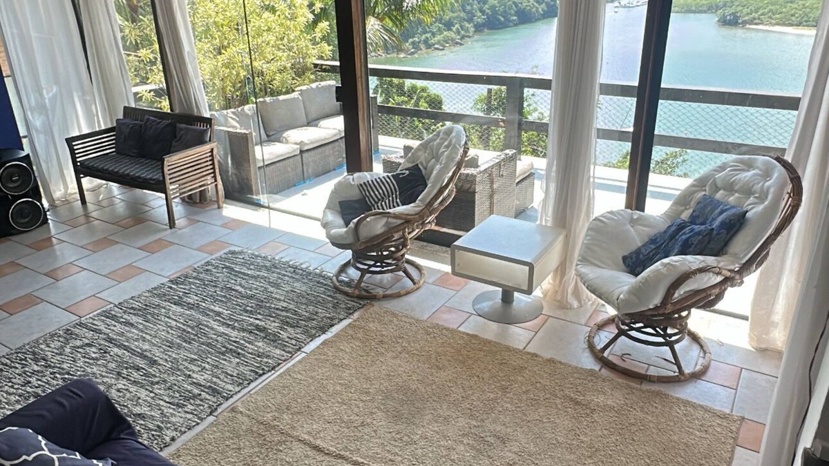 Pontal House | Mansion with sea view in gated community
