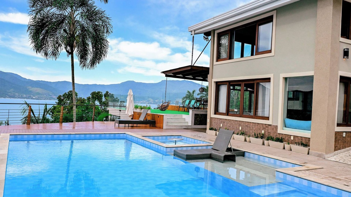 Praia das Cigarras House | House with view to IlhaBela - Heated SPA pool - Beach Tennis court
