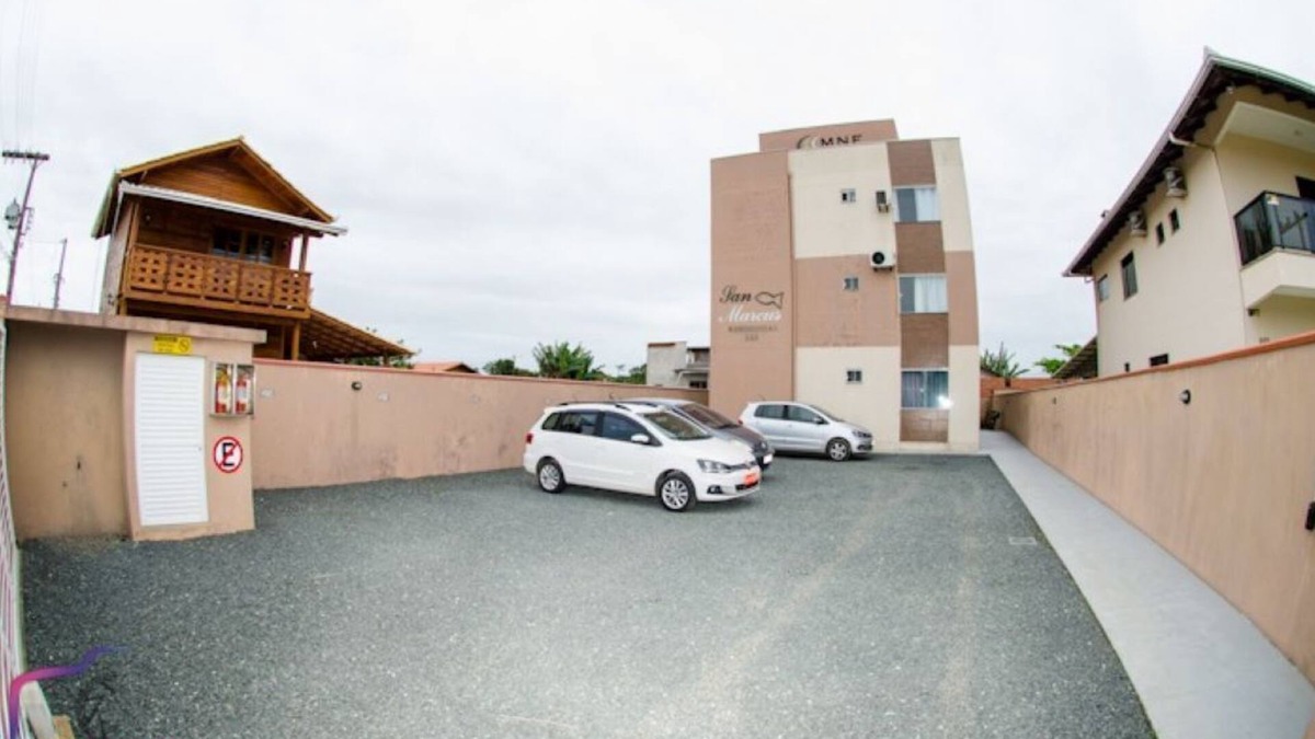 Praia da Armacao do Itapocoroi Apartment | Full Apartment Near Beto Carreiro World