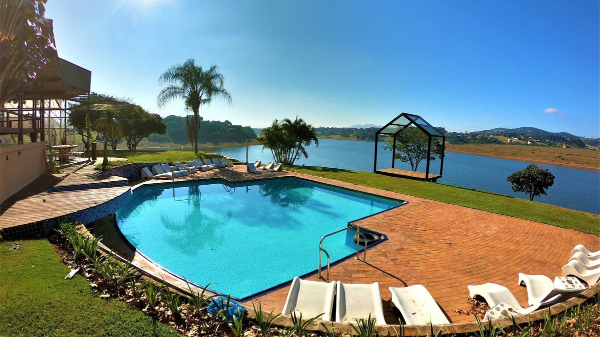 Sete Pontes House | Chacara pe na areia 500 mts de prainha particular 12 suítes, campo futebol 50h