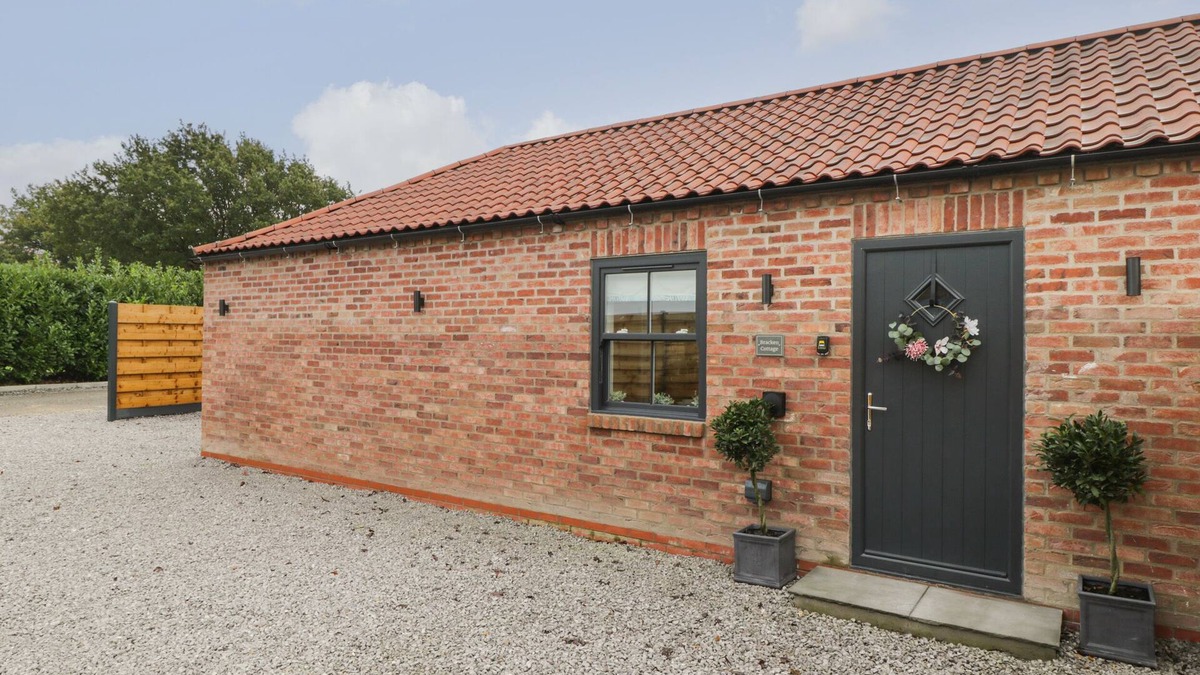 Fangfoss Cottage | BRACKEN COTTAGE, pet friendly, luxury holiday cottage in Pocklington