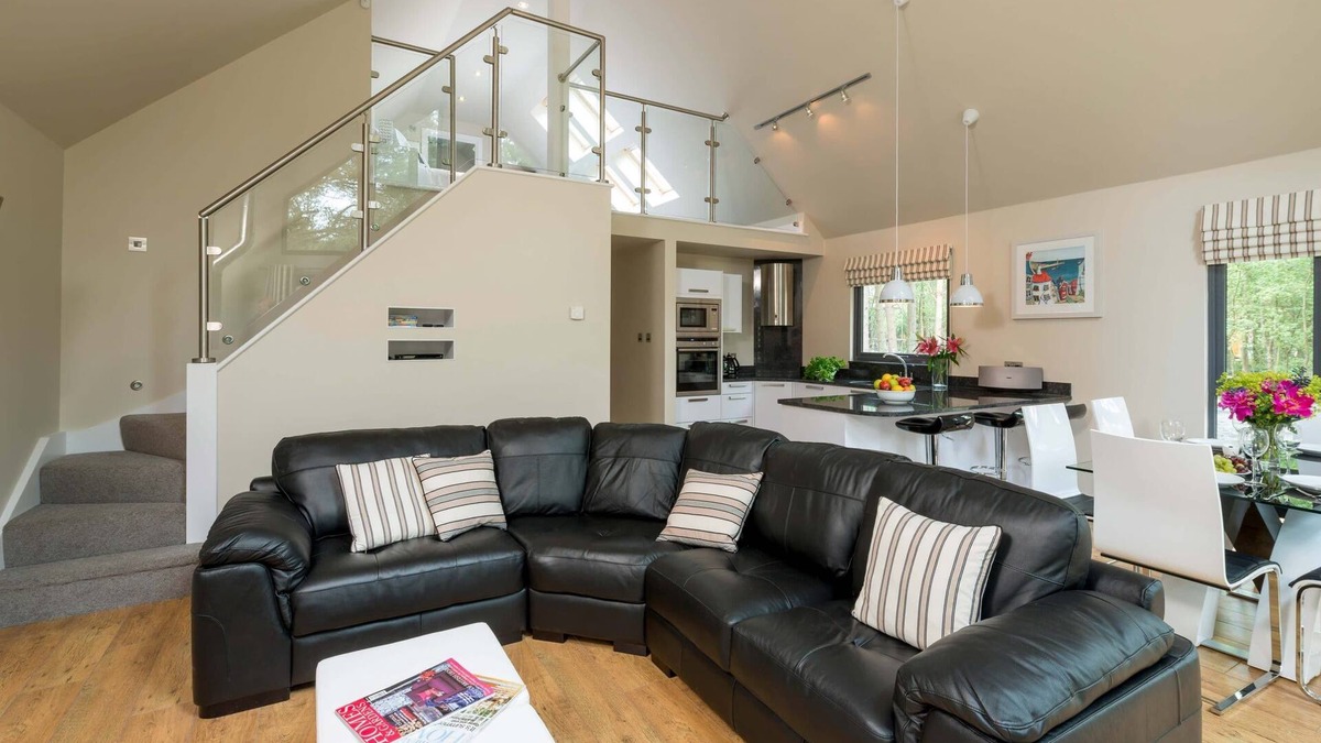 Egton Cottage | BRACKEN HOWE LODGE, family friendly, with hot tub in Whitby