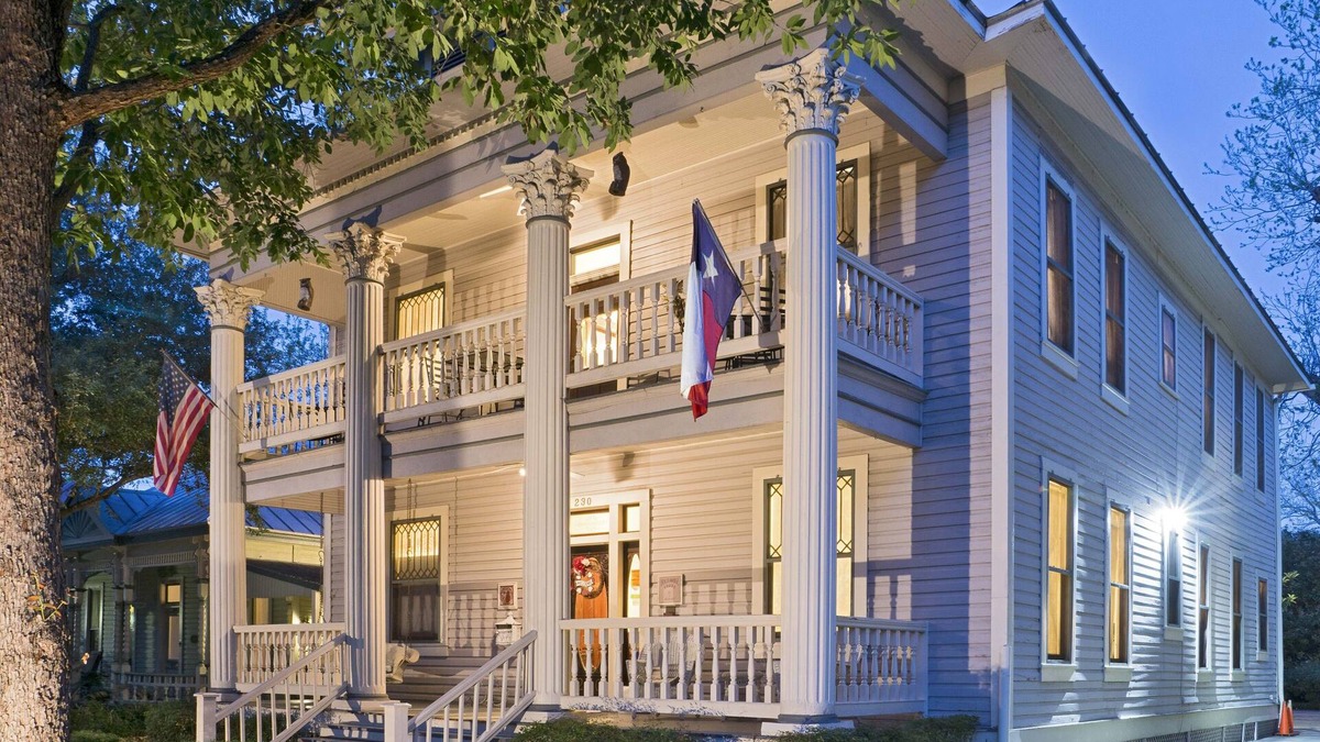 Arsenal House | Brackenridge House Bed & Breakfast