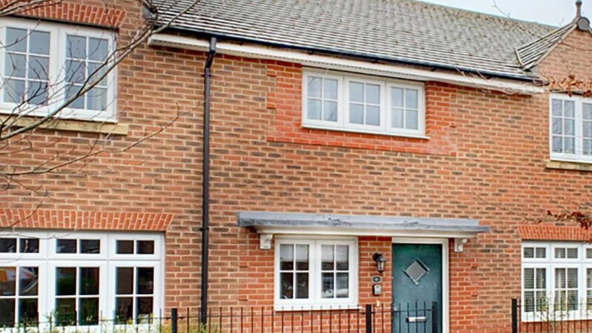 Fifield Apartment | Bracknell, 2 Bedroom House, Garden & Parking