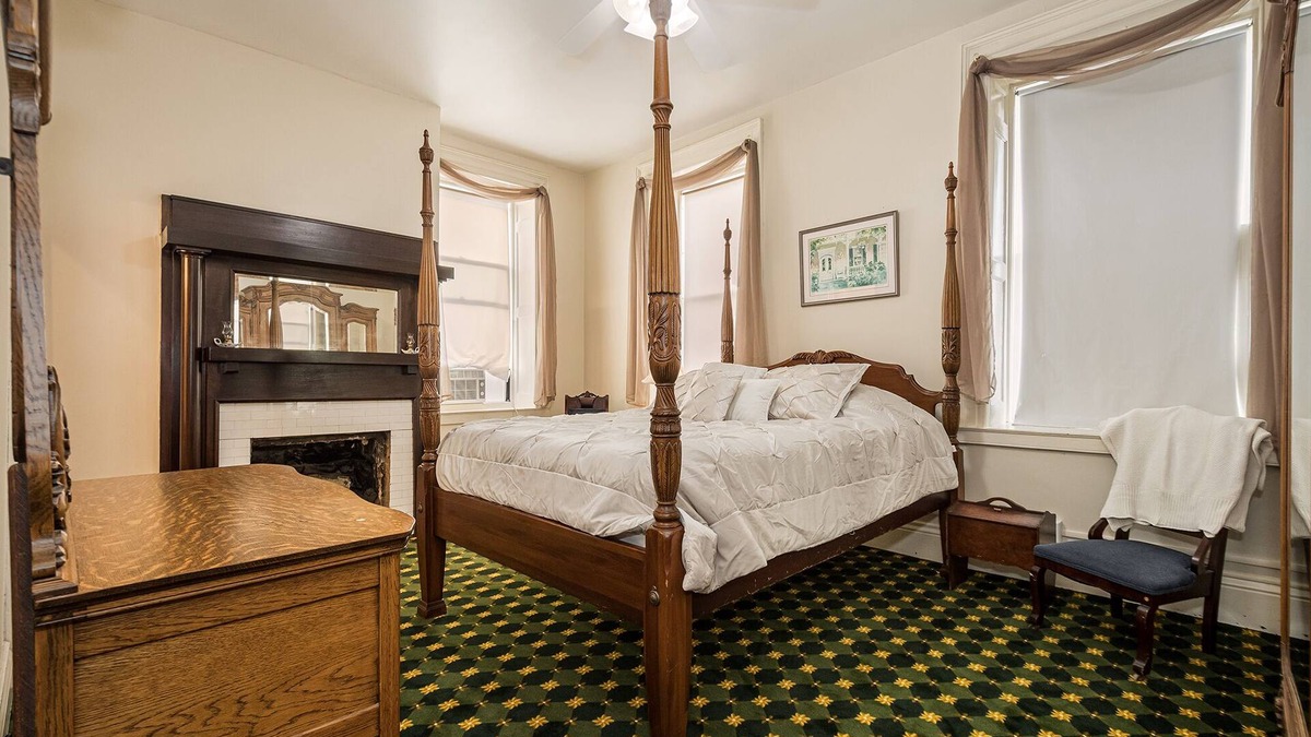Farmington Hotel | Braddock | Historic Victorian Inn Room