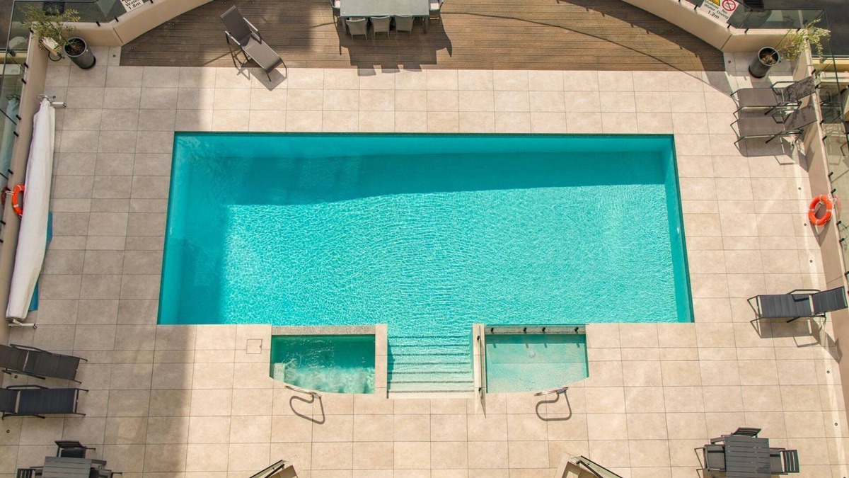 Braddon Apartment | Braddon Bliss: Sleek Apartment Near Attractions