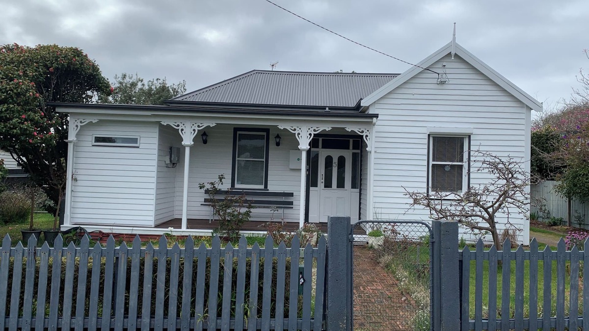 Penguin House | Braddon House - The Gracious Lady