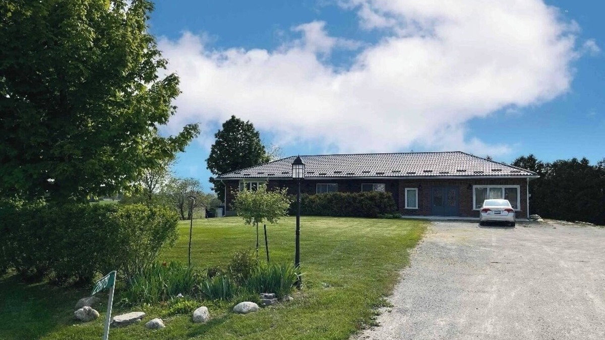 Bradford West Gwillimbury House | Bradford Ontario spacious modern farmhouse main floor