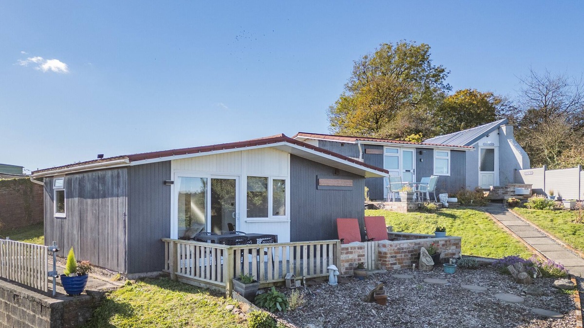 Llanybri House | Braeburn Lodge - Two Bedroom House, Sleeps 4