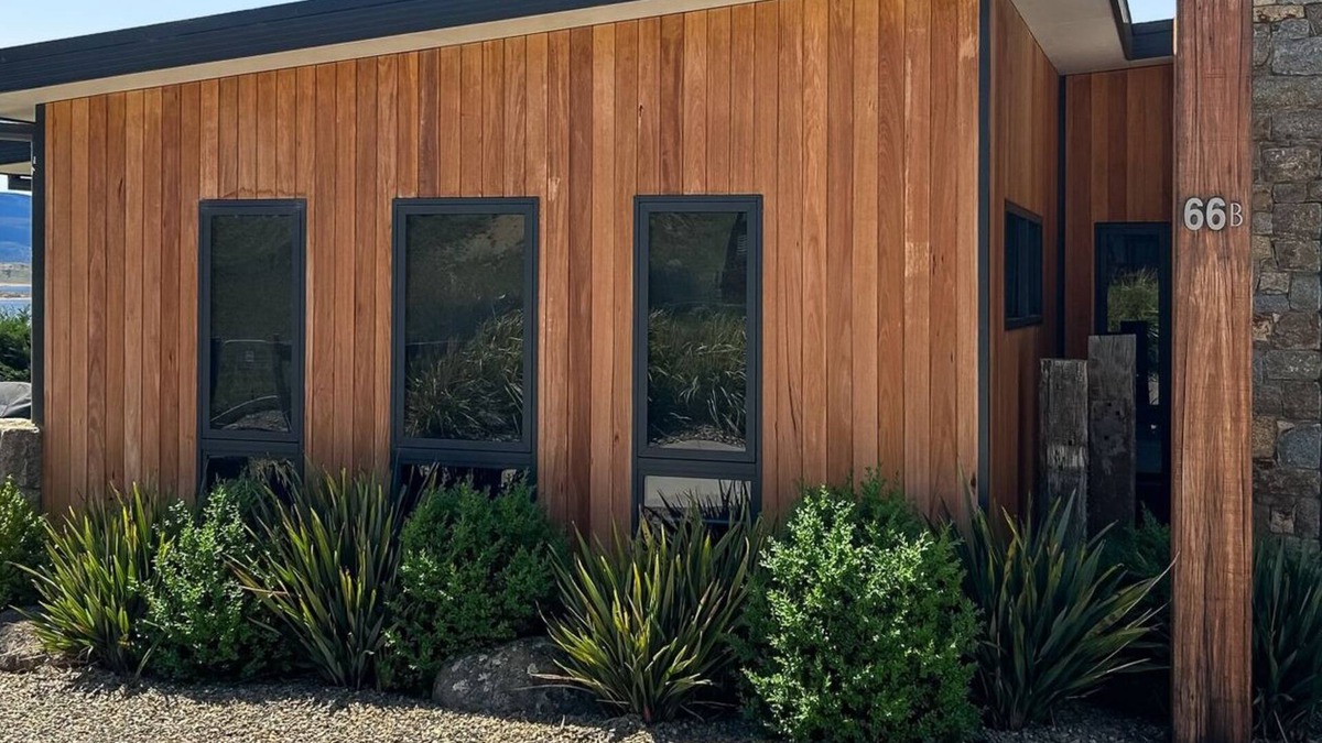 East Jindabyne Apartment | Braeside beautiful lake frontage
