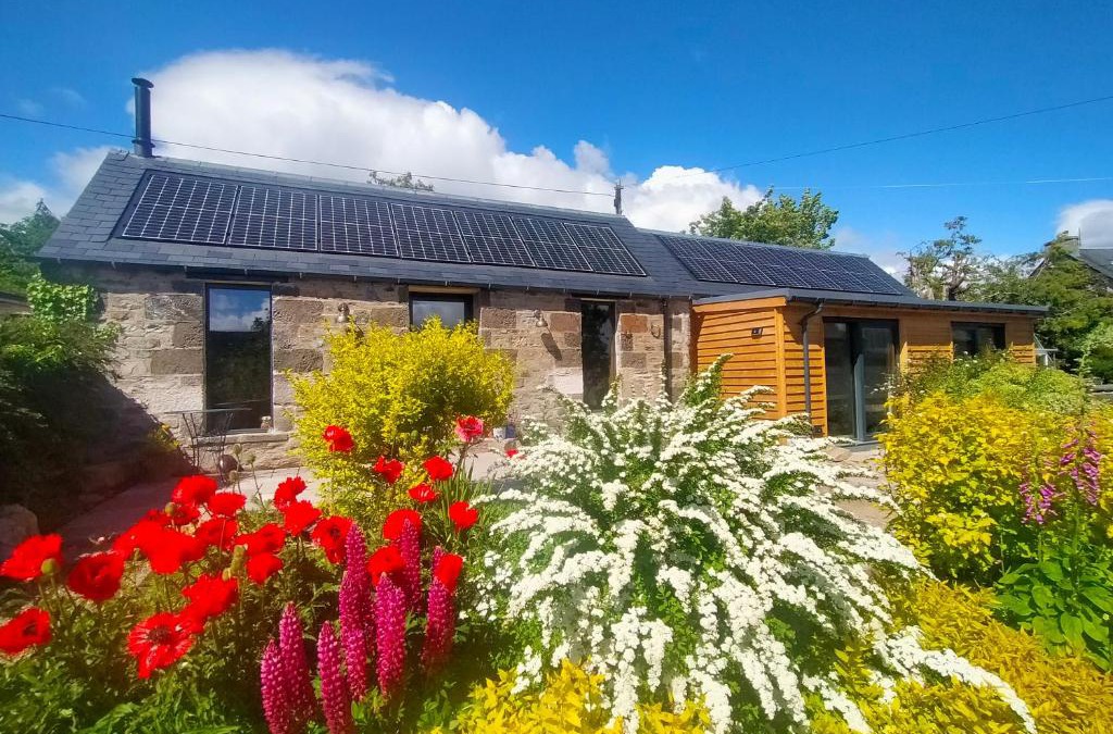 Pitlochry House | Braeside Cottage - Adorable 2 Bedroom Eco-Friendly Character Cottage