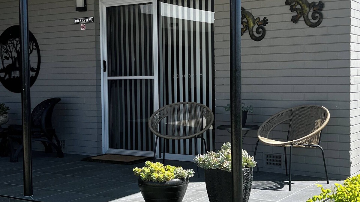 Inverell Apartment | "Braeview" - Cosy, Clean and Quiet