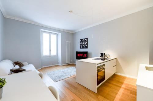 Chinatown Apartment | Bramante Luxury Apartments by InnStay