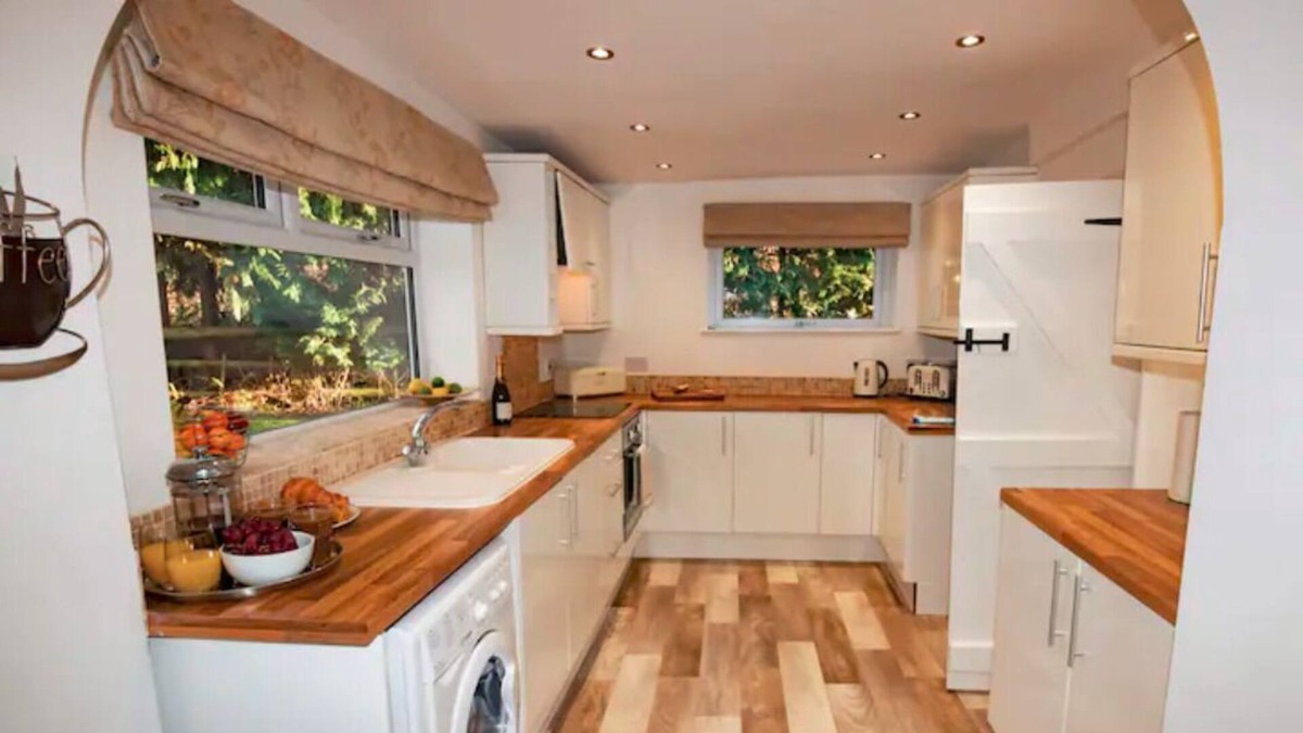 Blacon Cottage | Bramble Cottage, Cosy 2 Bed near Chester City & Zoo