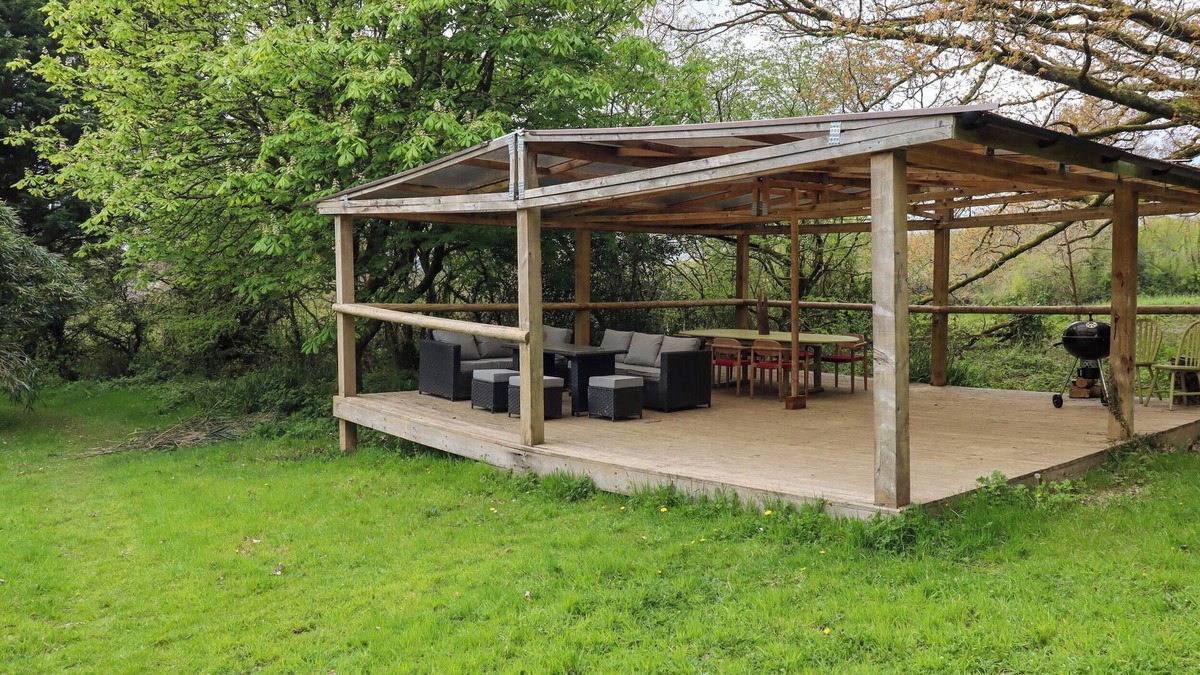 Okehampton Cottage | BRAMBLE COTTAGE, pet friendly, with a garden in Bridestowe