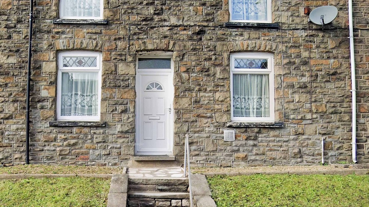 Rhondda Cynon Taff House | Bramble Cottage Rhondda Valley by StayStaycations