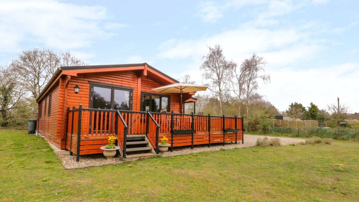 Diss House | BRAMBLES, pet friendly, character holiday cottage in Garboldisham
