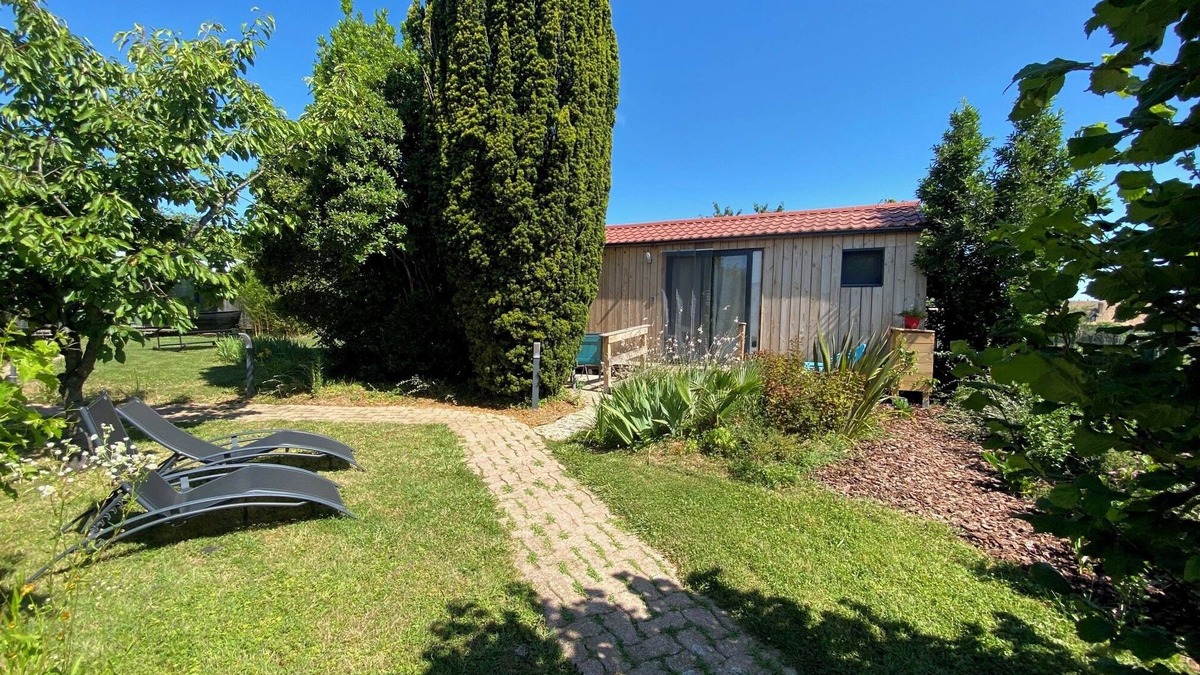 Saint-Martin-Belle-Roche Bed & Breakfast | Brand-new, cocooning cottage in a quiet, wooded garden 3 minutes from the freeway!