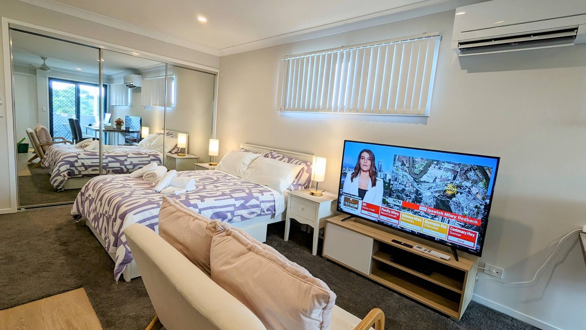 Wynnum Apartment | Brand new 1 bedroom micro apartment for 2
